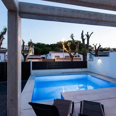 Villa 2012 Montseny 152b By Homeselectspain Empuriabrava